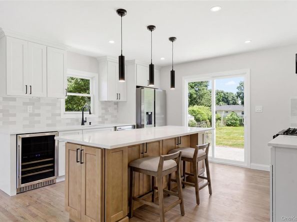 1707 N Gardiner Drive, Bay Shore NY 11706