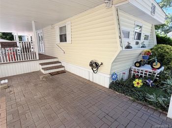 658 Sound Avenue