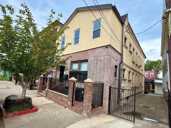 5718 79th Avenue, Glendale NY 11385