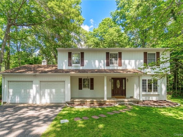 1540 Laurelwood Drive, Laurel NY 11948