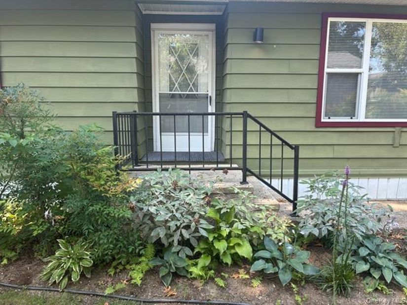 1661 Old Country Road 17, Riverhead NY 11901