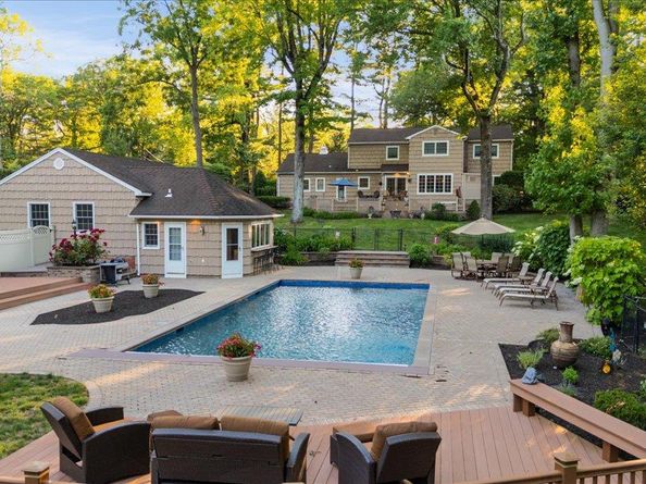 96 Plainview Road, Woodbury NY 11797