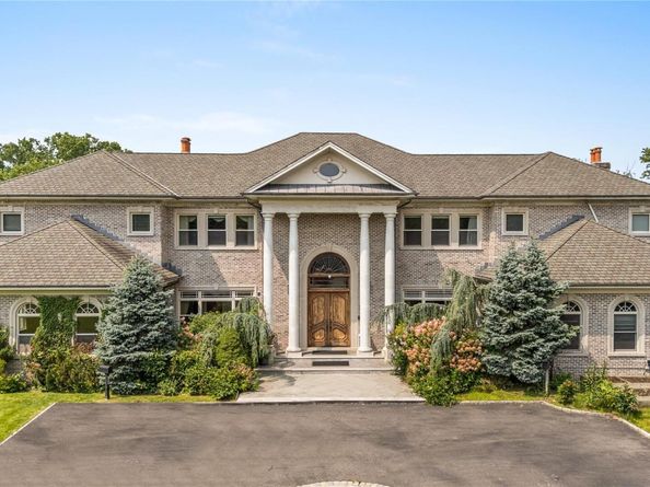 3 Valentine Farm Court, Old Brookville NY 11545