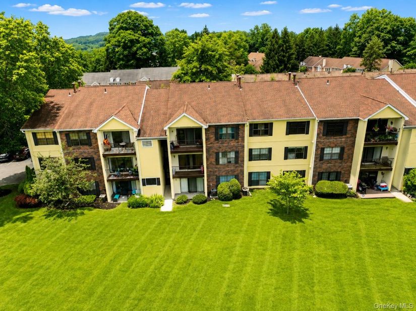 10 Edinburgh Drive 10, Peekskill NY 10566