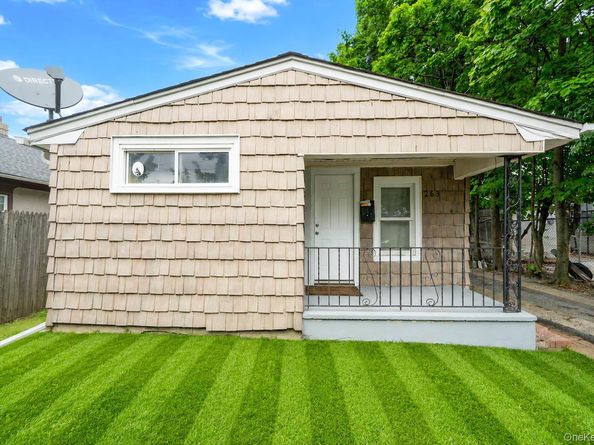263 Valcour Avenue, Uniondale NY 11553