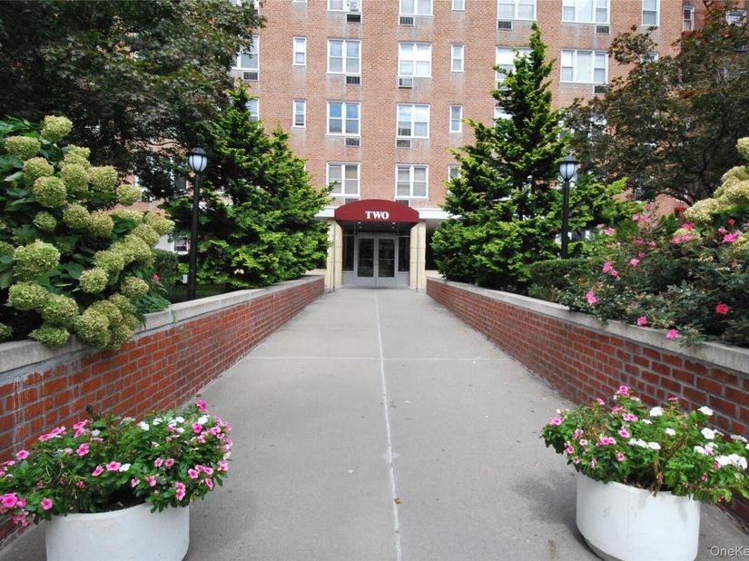 2 Sadore Lane 5E, Yonkers NY 10710