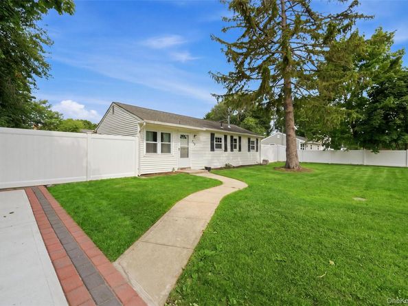 710 Bourdois Avenue, Bellport NY 11713