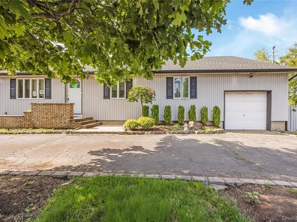 371 Grand Boulevard, Deer Park NY 11729