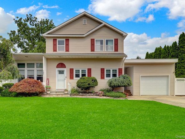 121 Wright Avenue, Deer Park NY 11729