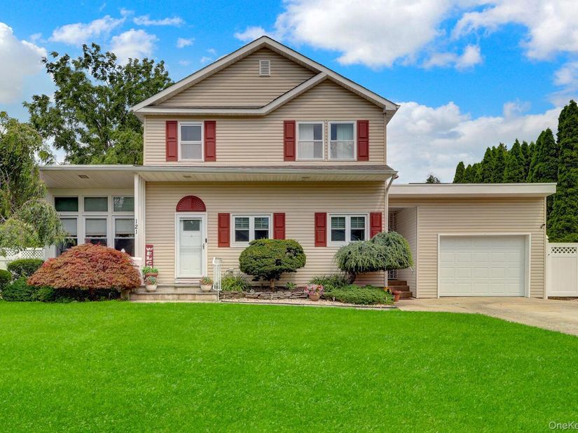 121 Wright Avenue, Deer Park NY 11729