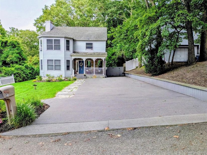 149 Grassy Pond Drive S, Smithtown NY 11787