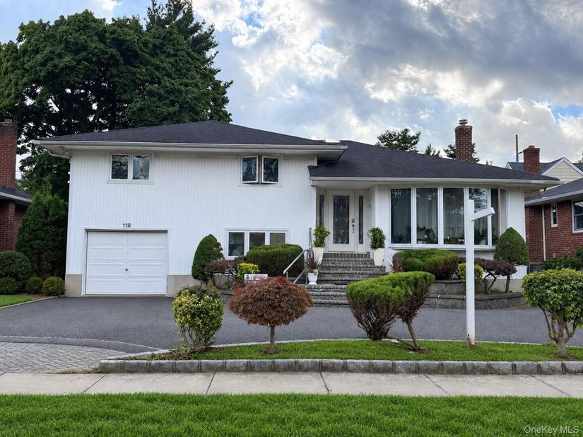 118 Leahy Street, Jericho NY 11753
