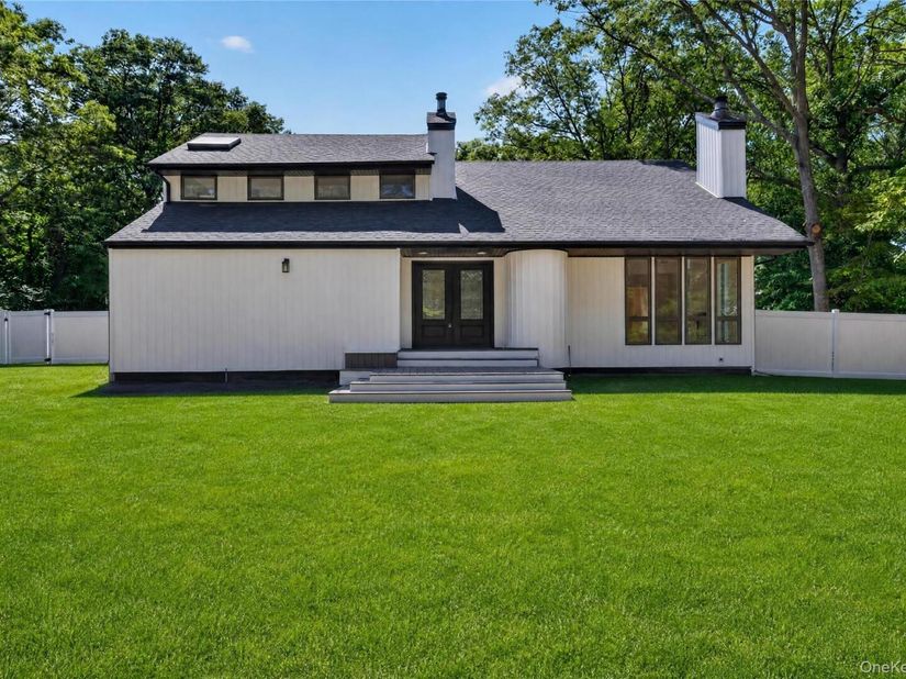 96 Chestnut Street, Mount Sinai NY 11766