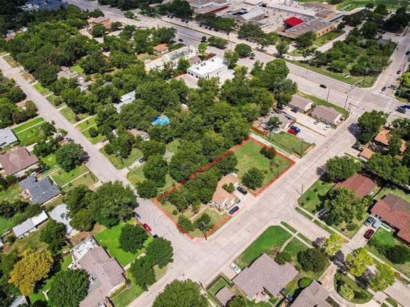 1715  Francis Street , Carrollton Texas 75006