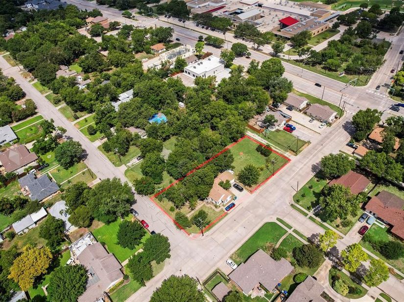 1715  Francis Street , Carrollton Texas 75006