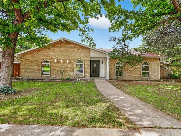 2106  Butterfield Trail , Grand Prairie Texas 75052