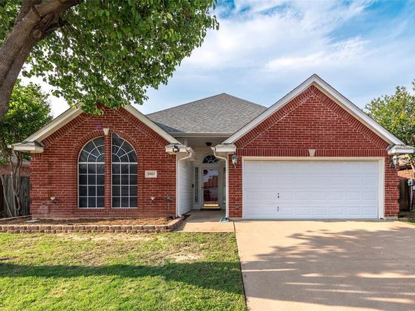 8953  Saranac Trail , Fort Worth Texas 76118