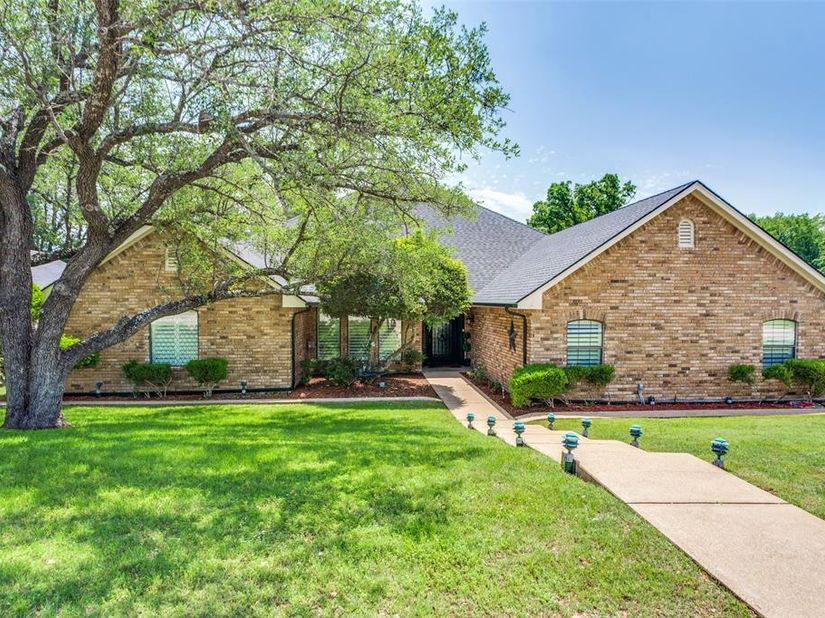 11905  Blue Creek Drive , Fort Worth Texas 76008