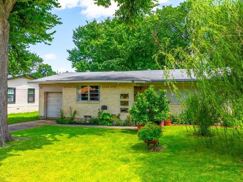 301 W Ridgewood Drive , Garland Texas 75041