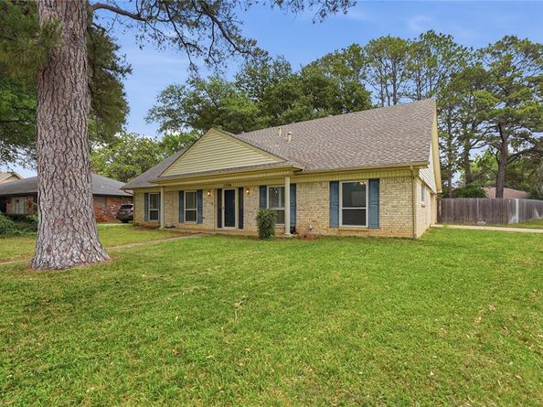 1726  Venetian Circle , Arlington Texas 76013