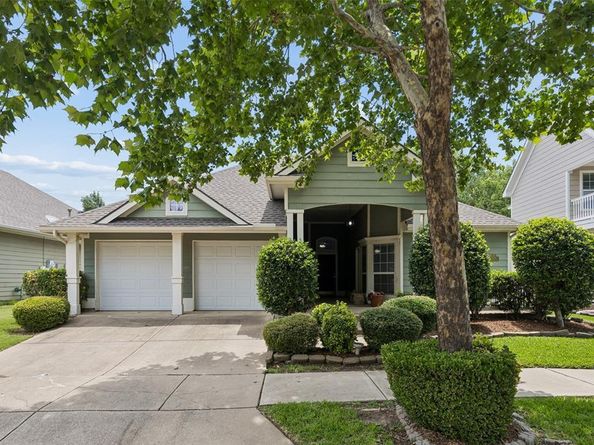 1104  Bell Manor Drive , Savannah Texas 76227