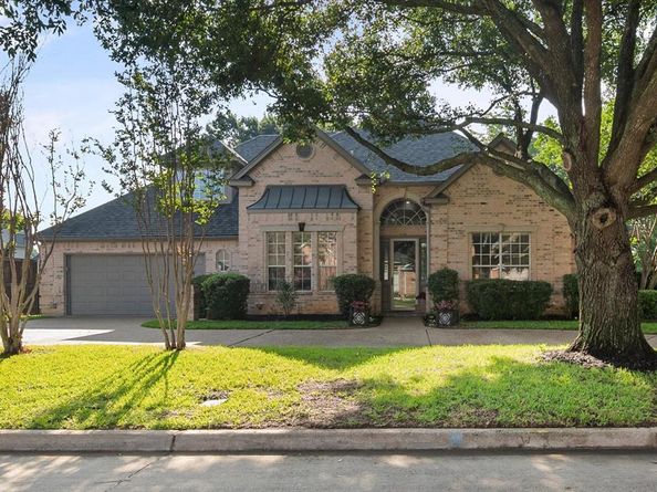 1030  Clubhouse Drive , Mansfield Texas 76063