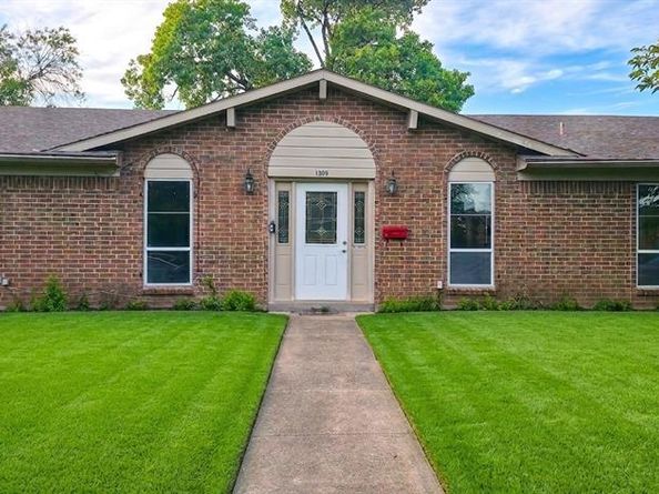 1509  Travis Street , Garland Texas 75042