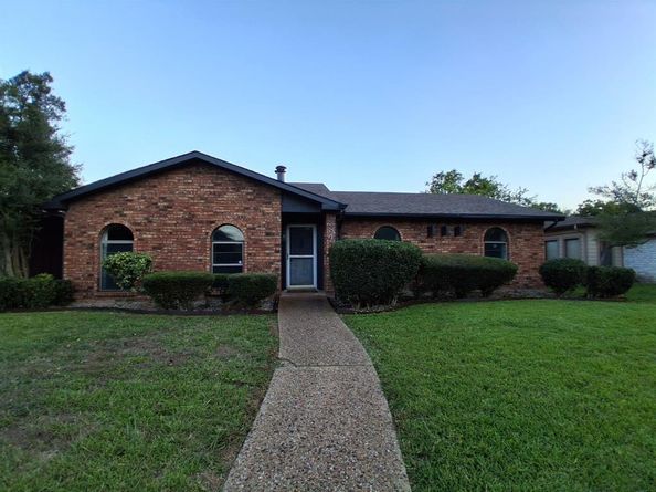 1334  Paris Drive , Garland Texas 75040