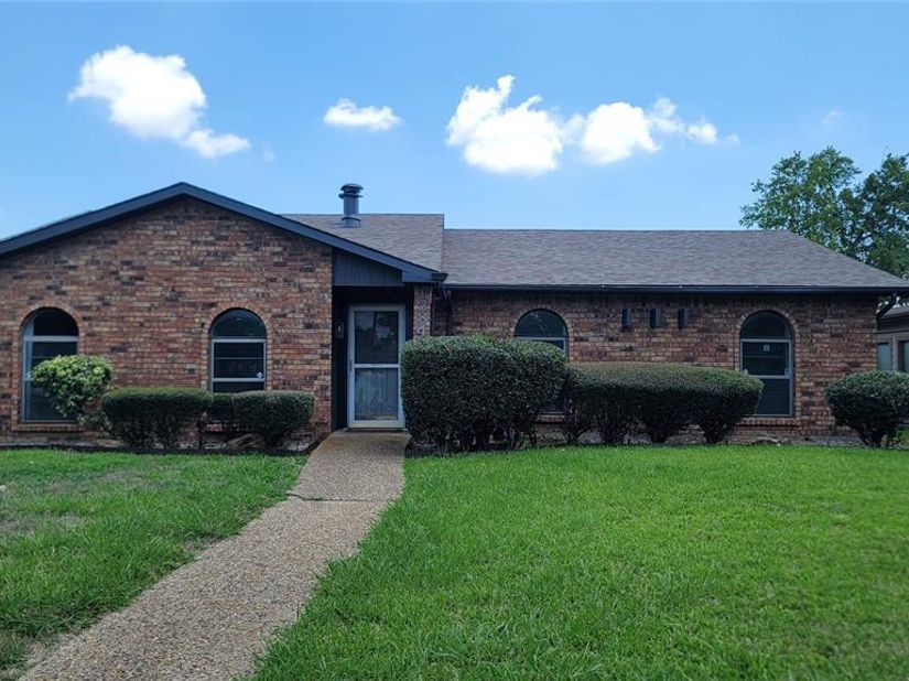 1334  Paris Drive , Garland Texas 75040