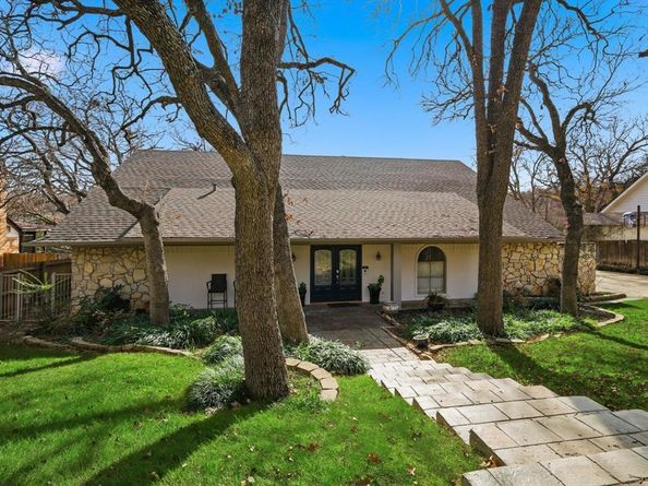 2703  Chinquapin Oak Lane , Arlington Texas 76012