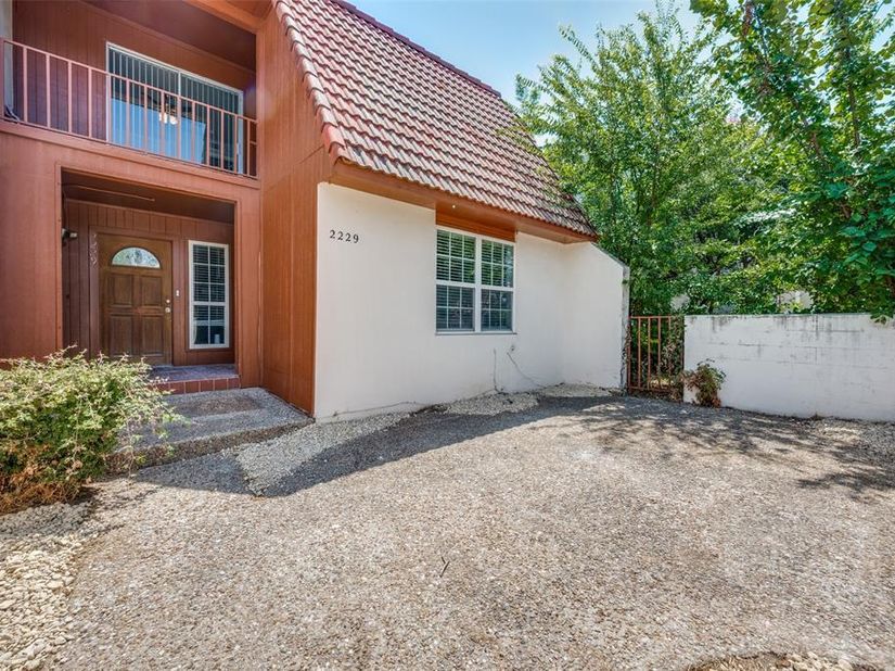 2229  Seville Court , Dalworthington Gardens Texas 76013