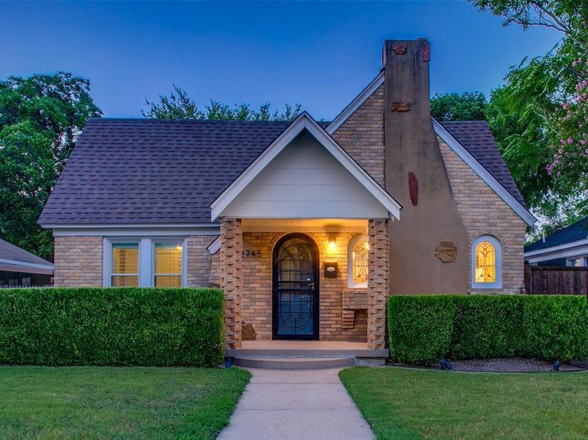 2745  Ivandell Avenue , Dallas Texas 75211