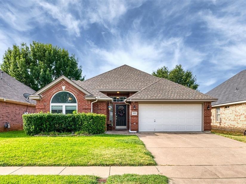 9094  Saranac Trail , Fort Worth Texas 76118