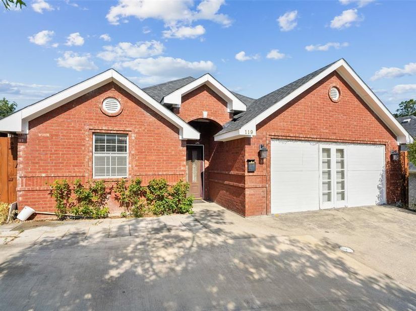 119 N Frances Street , Dallas Texas 75211