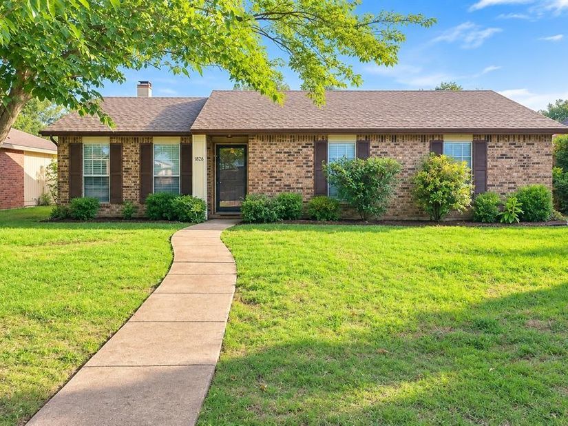 1828  Angelina Drive , Garland Texas 75040