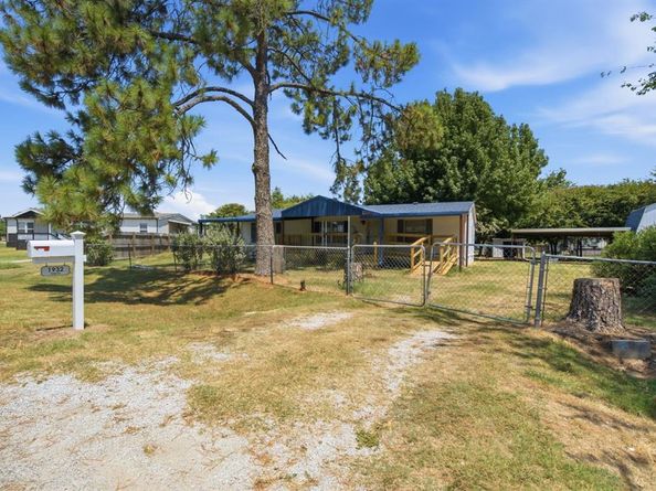 1932  Gale Drive , Pelican Bay Texas 76020