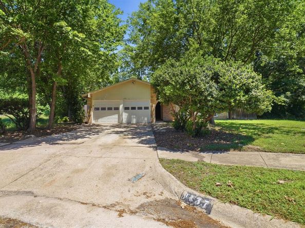 1137  Meadow Creek Court , Lancaster Texas 75146