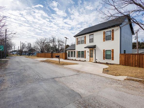 3230  6th Avenue , Fort Worth Texas 76110