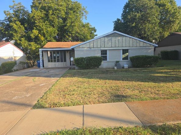 3727  Golden Hills Drive , Dallas Texas 75241