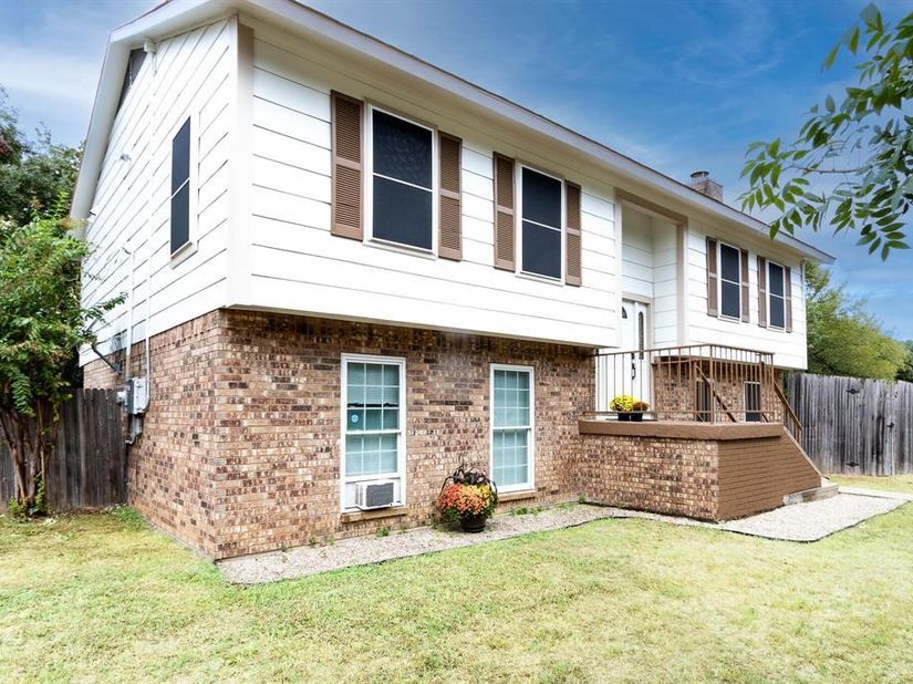 5000  Bama Drive , Arlington Texas 76017