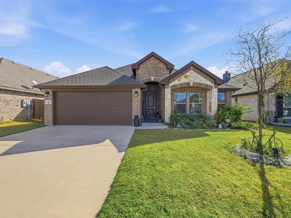 725  Sandy Chip Trail , Fort Worth Texas 76108