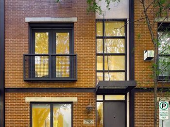 2910  Woodside Street 