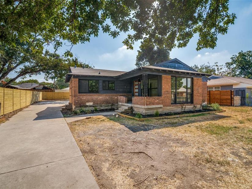 2324  Prichard Lane , Dallas Texas 75227
