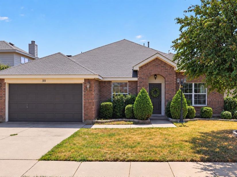 501  Roundrock Lane , Fort Worth Texas 76140
