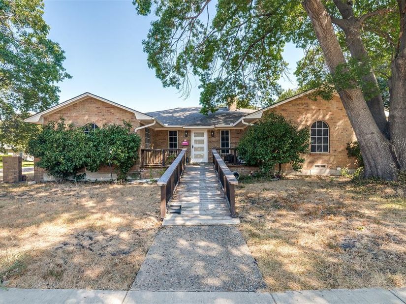 1717  Douglas Drive , Garland Texas 75041