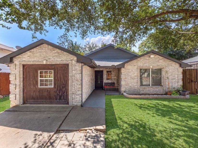 4012  Whitby Avenue , Dallas Texas 75237