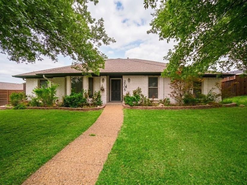 2705  Timberleaf Drive , Carrollton Texas 75006