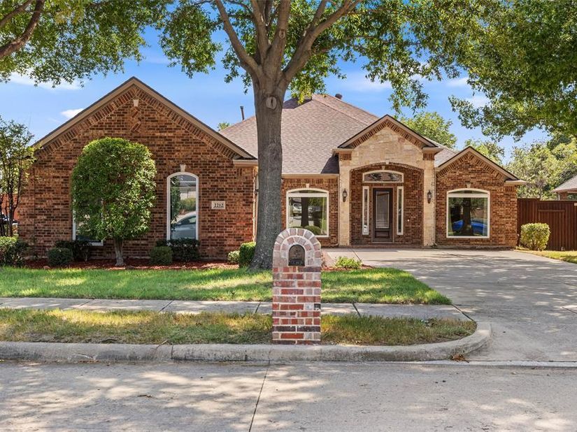 2212  Creek Crossing Drive , Corinth Texas 76210