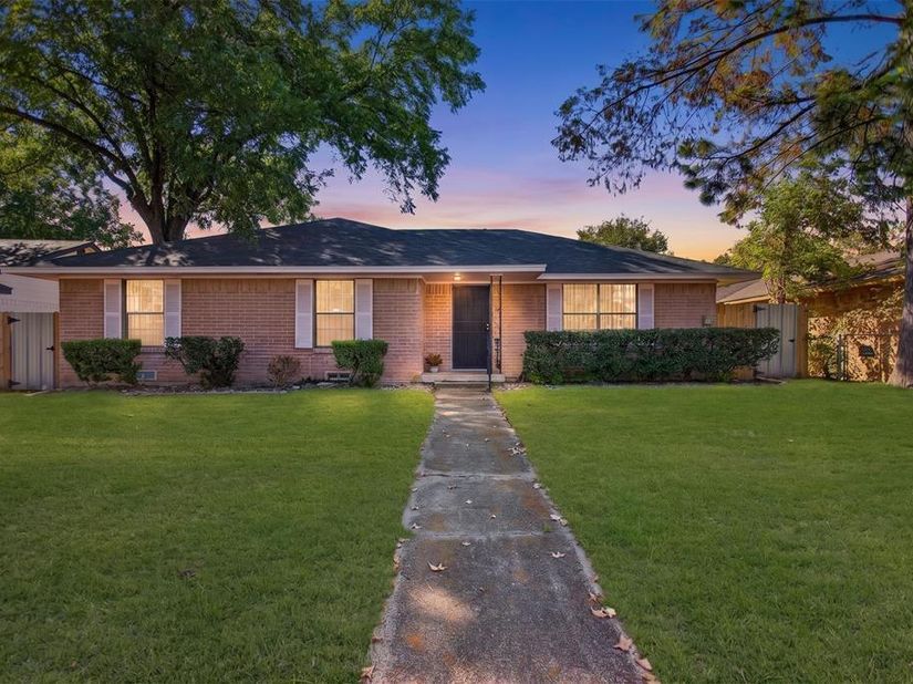 9610  Jennie Lee Lane , Dallas Texas 75227