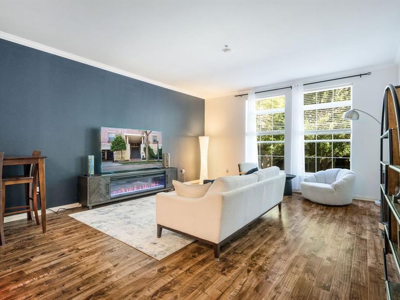2305  Worthington Street  103, Dallas Texas 75204